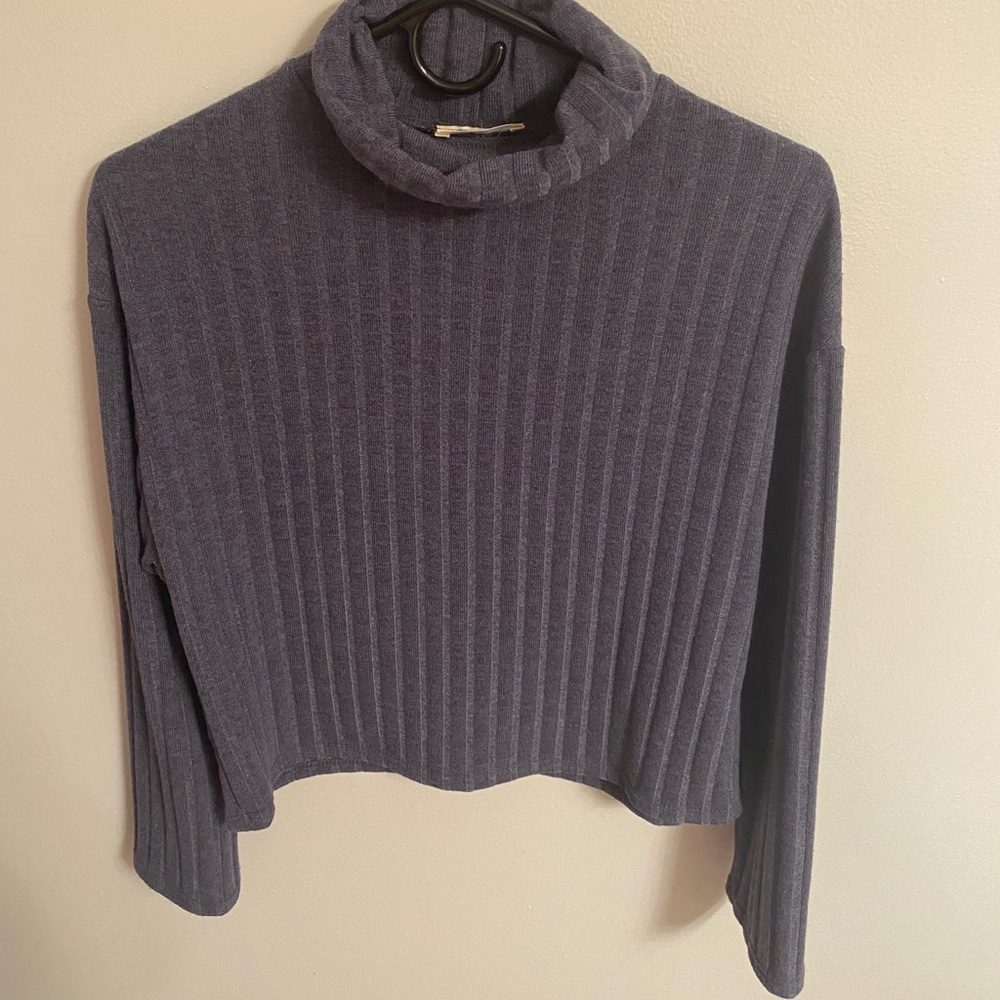 Cropped turtle neck